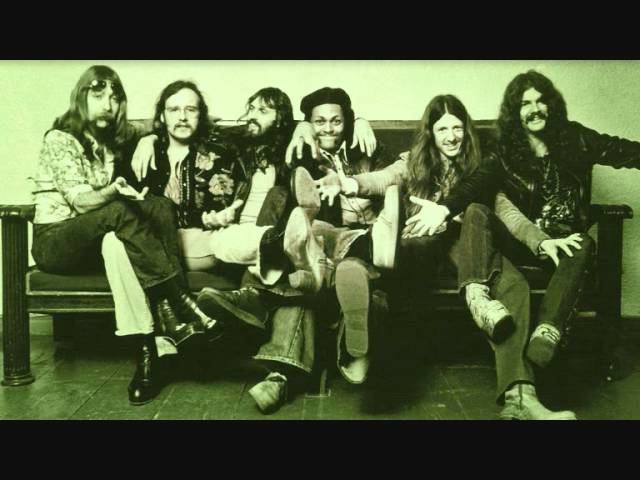 Doobie Brothers - Take me in your arms rock me a