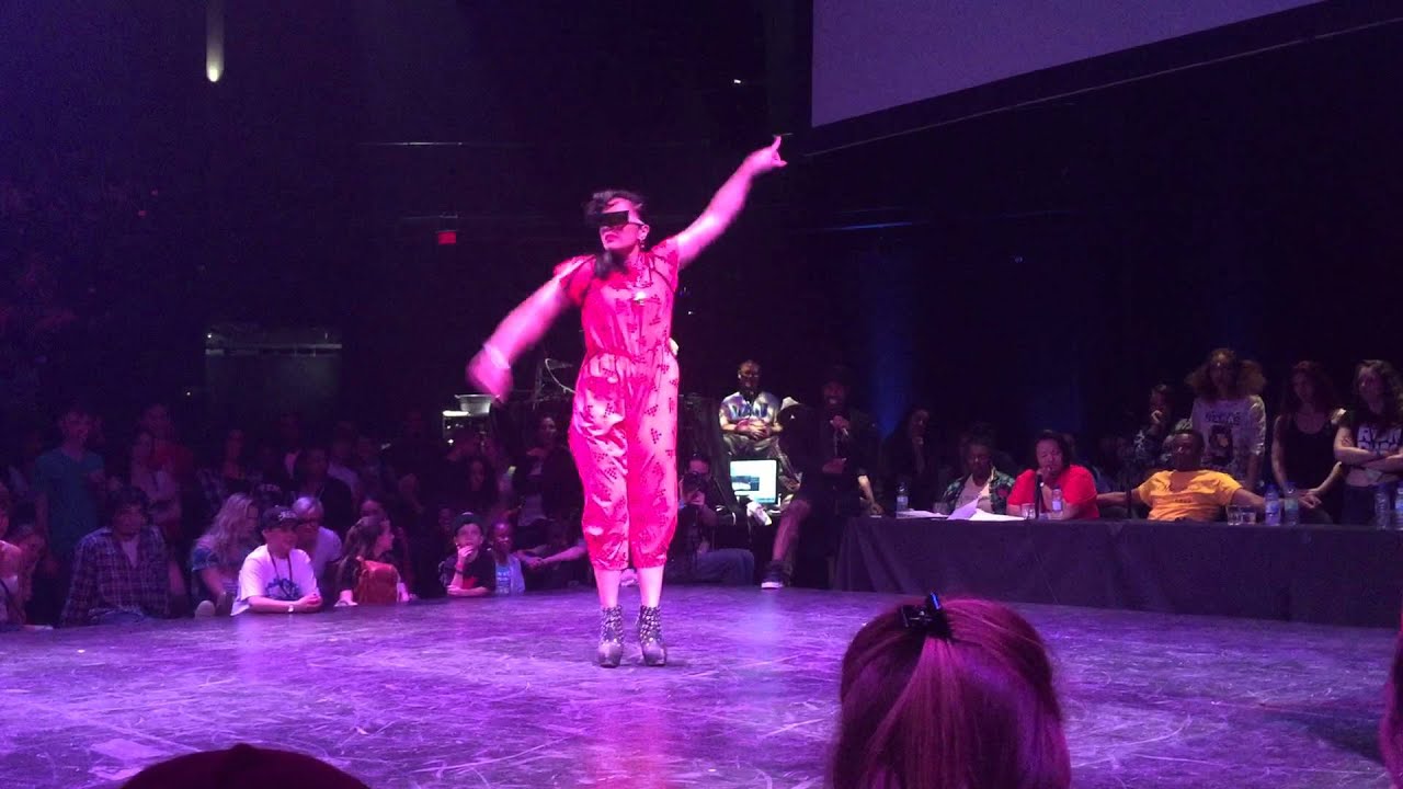 BAM 2015 - Bust A Move 11 - Waacking Top 16 - Essence vs Dynasty