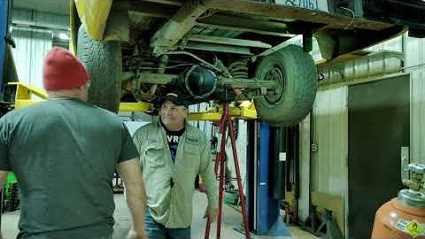 Lowering the rear of the project C10 with parts from simple C10. Let