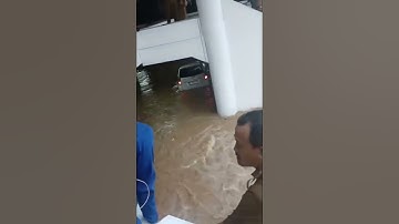 Banjir Di Kantor Kabupaten Pesisir Barat  Krui Lampung