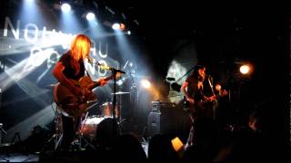 Video thumbnail of "[HD] Band Of Skulls - Friends - Live in Paris - 25.05.2010"