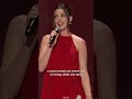 Anne Hathaway AKA la Regina Amelia Mignonette Thermopolis Renaldi è arrivata sul palco del #D23. ?