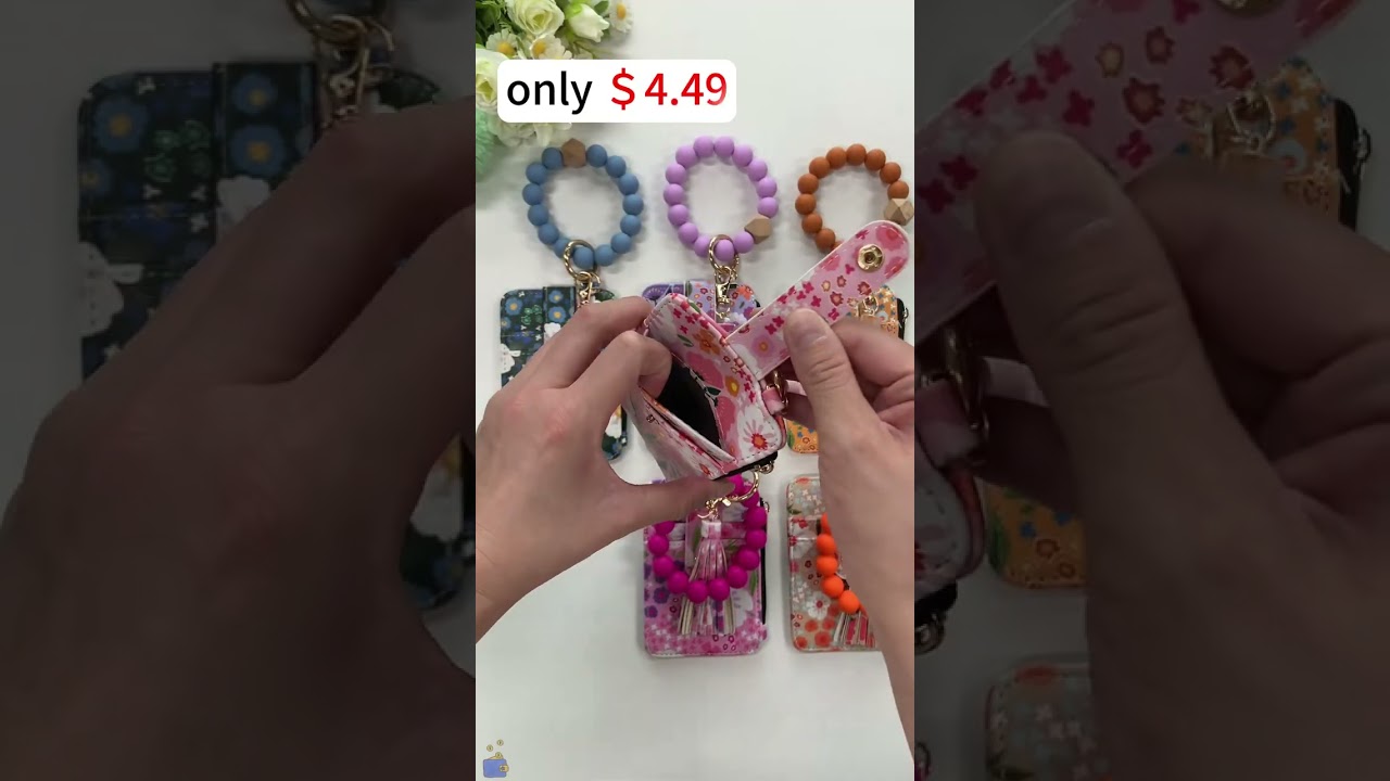 Cute gift idea: fun wallet keychains for teachers & teens! 