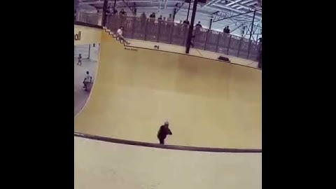 Speedlab Wheels team rider Amelia Brodka catching a little line. #speedlabteam #speedlabwheels