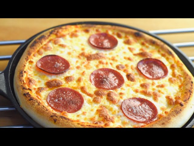 EASY Pan Pizza In 3 STEPS! How to make pizza in a pan