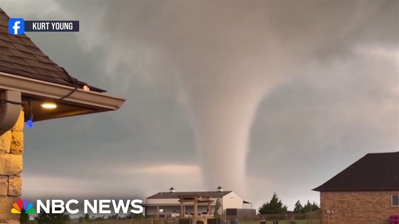 Tornado leaves path of devastation in Oklahoma