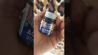 Pintando Calça Preta Desbotada Com Tinta De Tecido