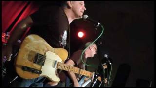 Miniatura del video "Kevin Bennett and The Flood - Down in the Hole - live at The Manly Fig 2011/11/11"