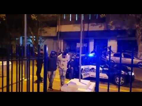 Desbarataron una banda familiar que vendía droga en Villa Mercedes camera iphone 8 plus apk