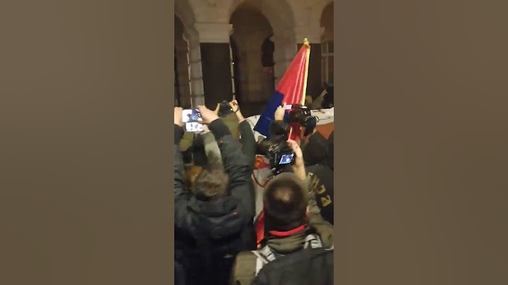 Polivanje Gradske kuće u Novom Sadu fekalijama