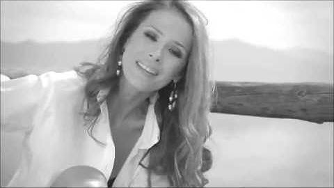 Karolina Goceva - Toj (official video)