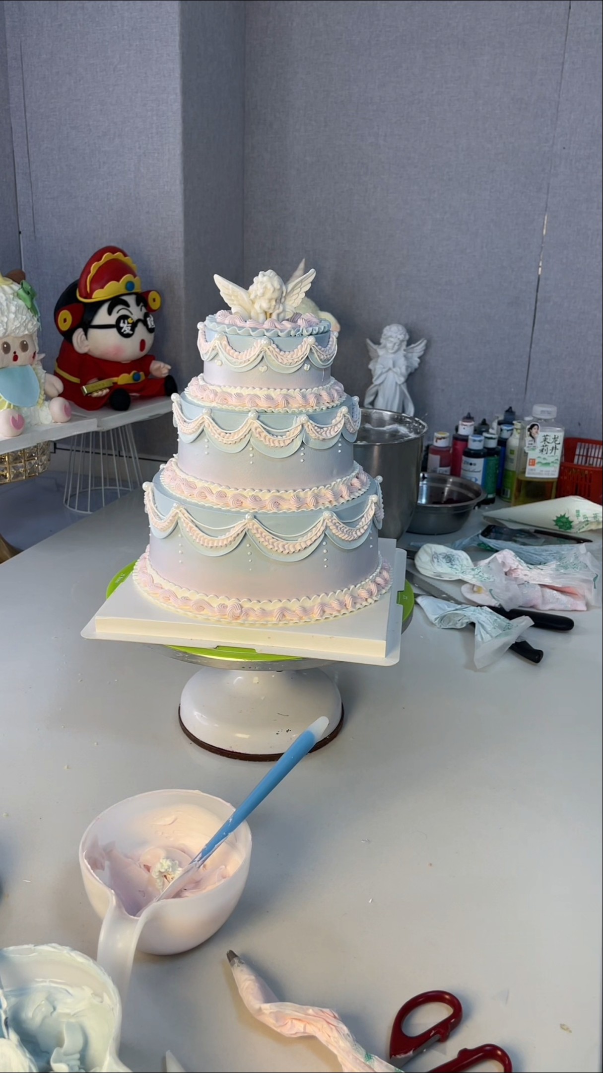 Learn how to make cakes from scratch. Follow  to make cakes. Is this color okay?