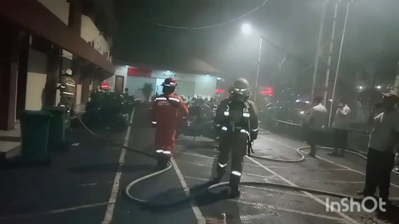 KEBAKARAN DIKANTOR KECAMATAN KEBAYORAN BARU  YouTube