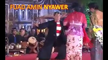 Kiai Fuad Amin "Atangdheng" dan Nyawer "Tandhek" Sandur Madura