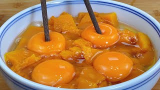 Put four eggs into the pumpkin, this practice is rare, very suitable for lazy breakfast, fragrant