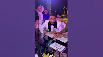 العريس وقت كتب الكتاب 