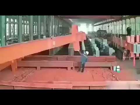 accident with overhead crane, nobody gets hurt