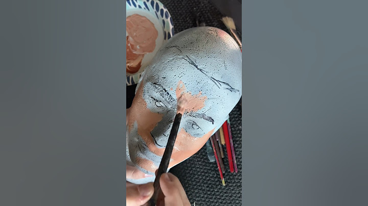 Painting a mannequin head to look like my boyfriend… I don’t think he liked it ￼