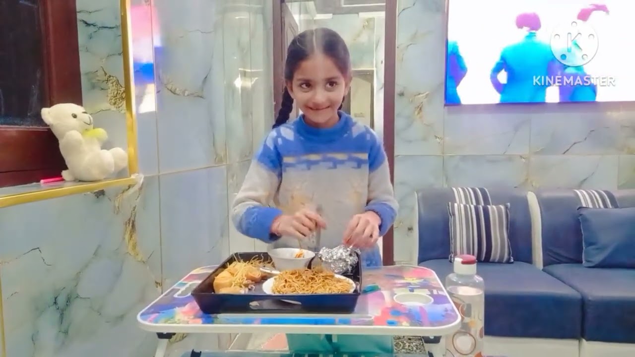 Rock paper scissor (food challenge)with my little sister