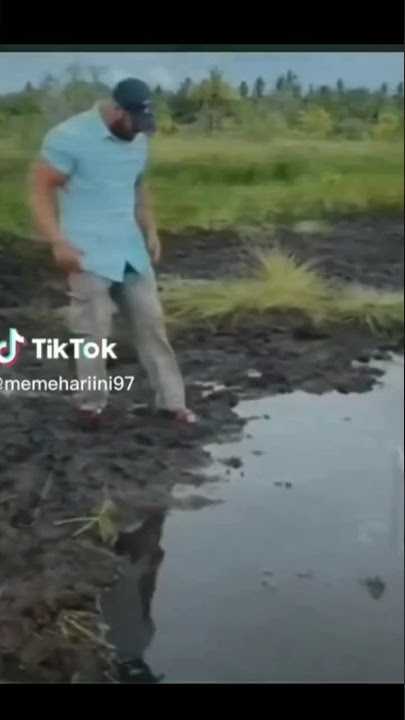lucu orang terperosok di lumpur bikin ngakak#youtube#shorts#youtubeshorts