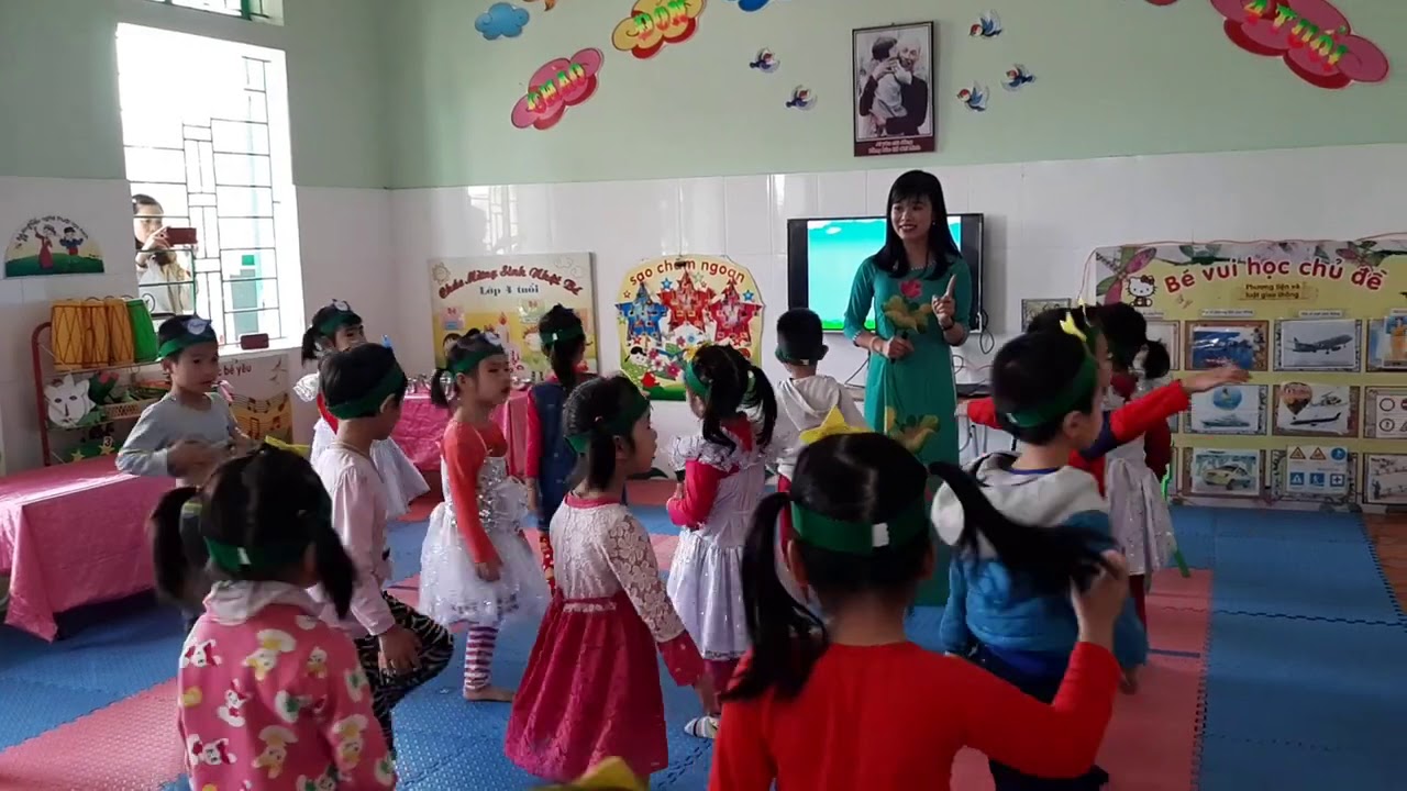 Xác đinh tay phải, tay trái của bản thân - lớp mẫu giáo 4 tuổi