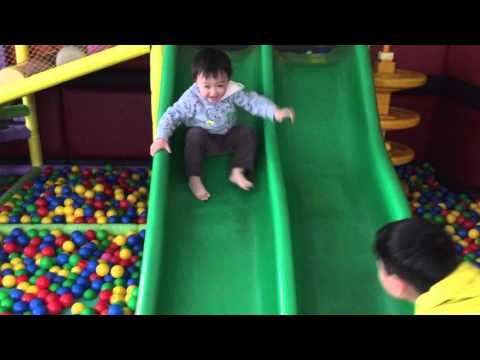 2016 03 13 Darren會自己溜滑梯