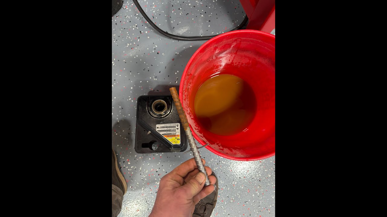 Cheapest way to clean a rusty Gas tank! Electrolysis!