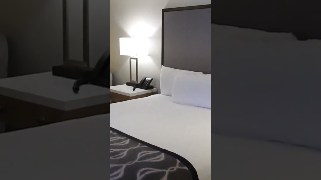 ROOM TOUR SHORTS - CALIFORNIA HOTEL - DOWNTOWN LAS VEGAS