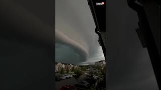 Nature Puts On A Stunning Yet Ominous Show As A Shelf Cloud Forms Over Maryland.. N18S #Shorts