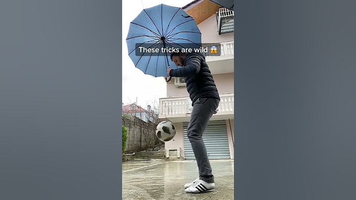 LOCURA los trucos que hace con la pelota ️⚽️ ️(via: @sylematoshi/TikTok) | #shorts