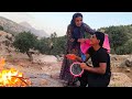 الحب وسط المحن القصة المؤثرة لكفاح زوجين بلا مأوى من أجل البقاء mp3