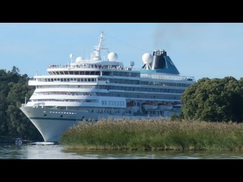 Cruise Ship MS Amera arriving in Port of Turku 13.8.2022 | Phoenix Reisen | M/S Amera