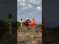 Bombeiros resgatam mulher jogada de ribanceira pelo ex-companheiro em MG #Shorts