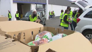 Indiana food bank hands out 600 free turkeys ahead of Thanksgiving