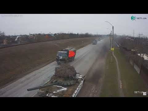 Russian tank with Soviet flag invades Ukraine (3 angles)