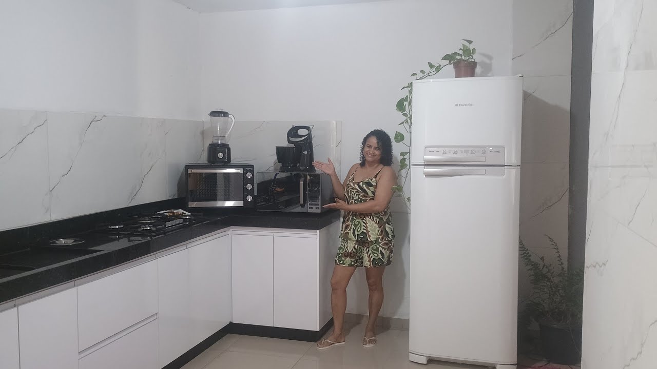 Vlog Finalizei a faxina na cozinha/ vamos de tour: armários, guarda roupa e sala tudo limpinho🤗