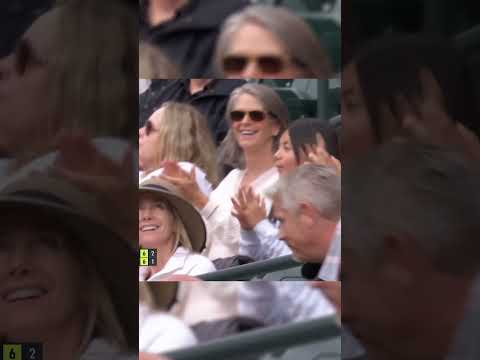 Medvedev réussit l'improbable avec un contre smash tout au fond du court ! #shorts #short #tennis