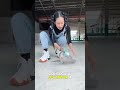 Ela pegou uma COBRA usando uma garrafa #curiosidades #animal #cobra #tecnica #superação