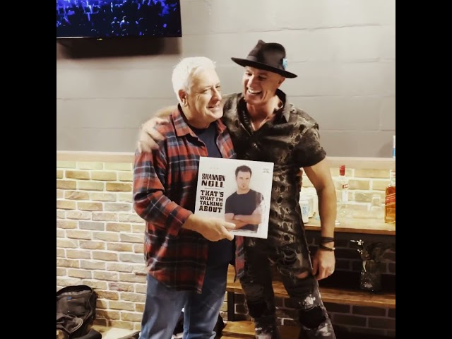 Ian 'Dicko' Dickson Presents Shannon Noll with his First Vinyl Album!