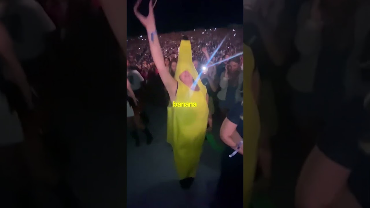 When Singers Cant Ignore Fan Outfits 😭