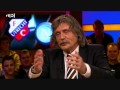 Johan Derksen op de schouders bij FC Utrecht fans