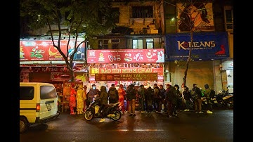 Hà Nội: Người dân đội mưa rét, xếp hàng từ 3 giờ sáng để mua vàng ngày vía Thần Tài