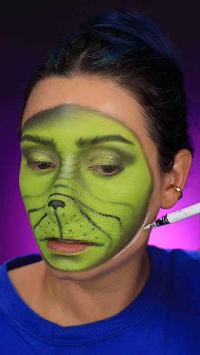 Grinch-inspired make-up is now a thing… and we don't know how we feel about  it