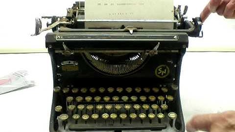 Sold! Ideal SN  Manual ss Typewriter Seidel & Naumann German Keyboard 1936
