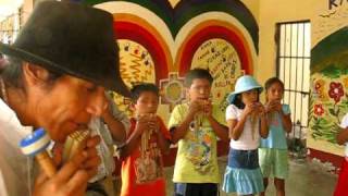 Video thumbnail of "Niños tocando Sikuri Lima (1 de 4)"