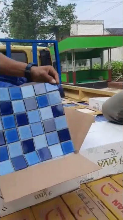 Pengiriman keramik dan mozaik kolam renang menggunakan armada sendiri 🚛 lokasi Depok  0812-9392-3534