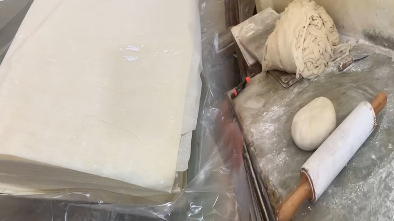 فتحي يبدع في صناعة الجلاش اليوناني: الفكرة أجنبية وحطينا التاتش المصري