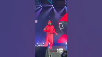 When He Tried To Spin His Mic Shorts Bts Taehyung 