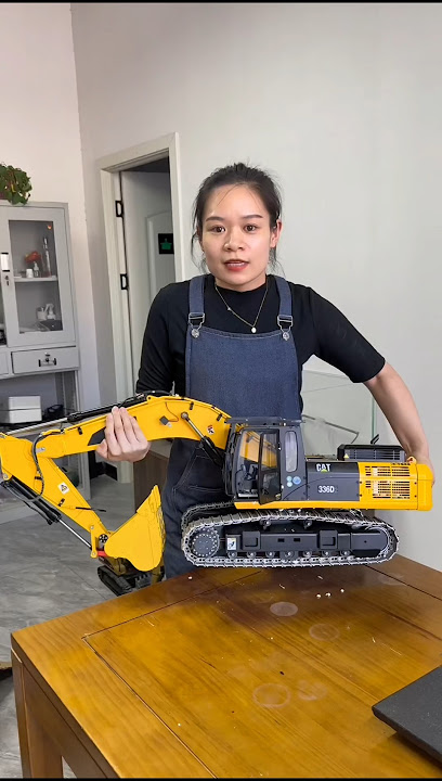 Metallic CAT excavator truck 336D assembling