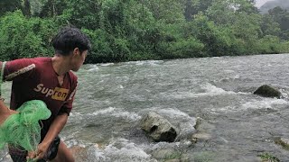 Casting net at fresh mountain river of Arunachal  Pradesh 🐠💦 #Northeastfishing #fishing